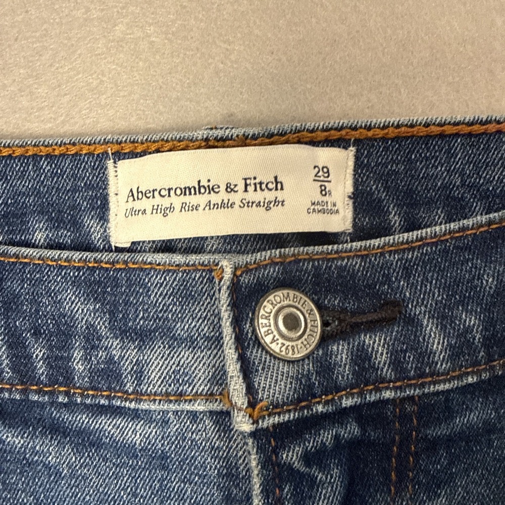 Abercrombie & Fitch Ultra High Rise Ankle Straight Jeans Size 29/8R - Picture 2 of 7